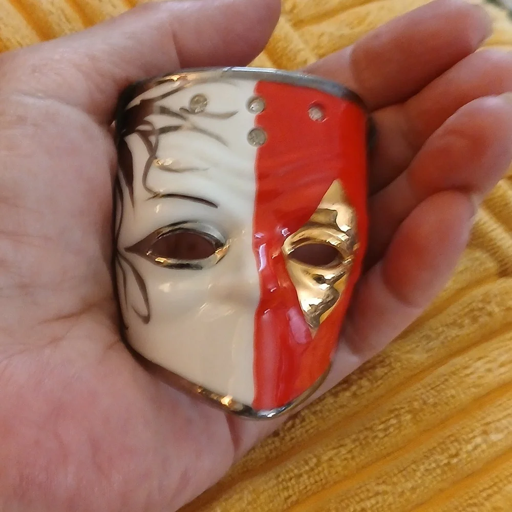 Elegant Gold White & Red ITALY Masquerade Mask